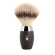 Blaireau Muhle collection Kosmo, brosse en fibre synthétique argentée, monture en chêne fossilisé