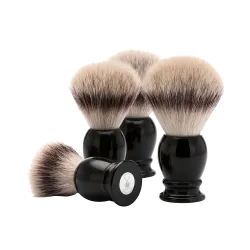 Blaireau Muhle collection Classic, brosse en fibre synthétique argentée, monture en résine noire
